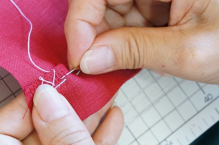 スカート ズボン ジャージの裾上げ方法 まつり縫いはこれで完璧 Hapimade手芸教室 ハンドメイド 手作りのお手伝い