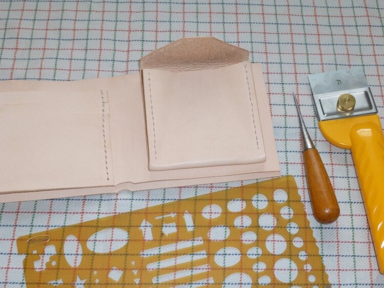 縫製（2つ折り財布）
